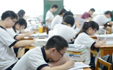 高一高一作文推荐8篇
