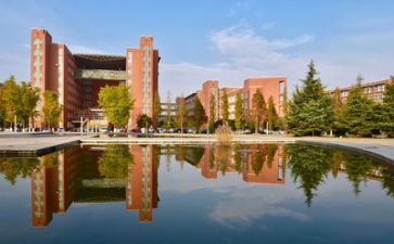 年终学校总结报告7篇