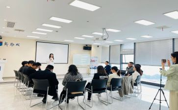 英语培训学校月计划8篇